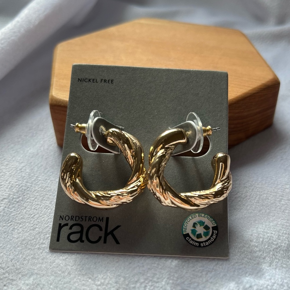 NWT Nordstrom Rack Twist Texture Vintage Gold Statement Hoop Earrings